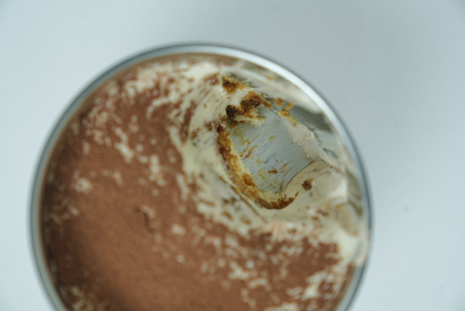 Filter Kapi Tiramisu, top-down view in its tin